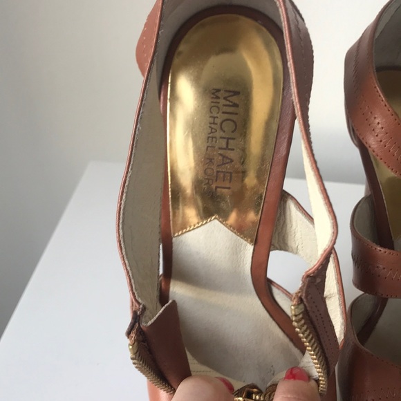 Tan leather Michael Kors strap platform heals - Picture 3 of 7